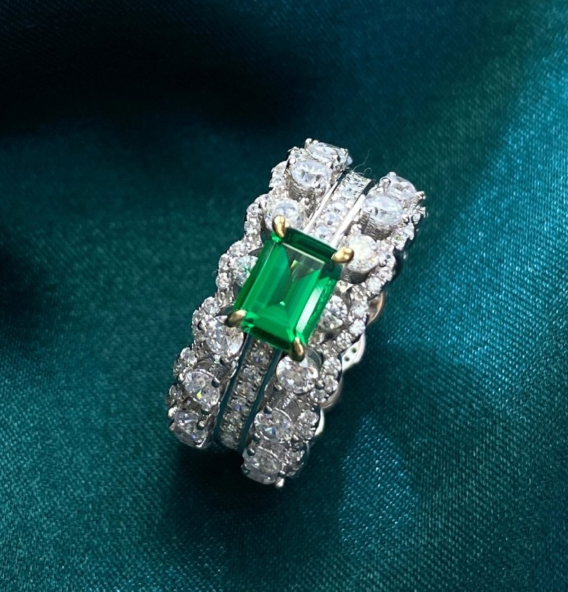 Luxurious Emerald and Round Cut Cubic Zirconia Eternity Band - Boutique Pavè